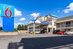 Motel 6 Elizabeth - Newark Liberty International Airport