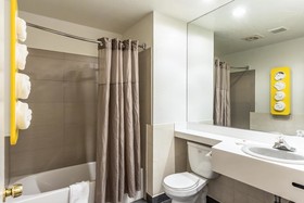 Motel 6 Elizabeth - Newark Liberty International Airport