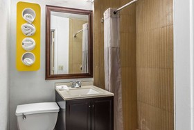 Motel 6 Elizabeth - Newark Liberty International Airport