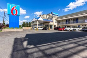 Motel 6 Elizabeth - Newark Liberty International Airport