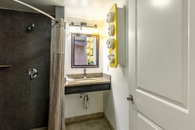 Motel 6 Elizabeth - Newark Liberty International Airport