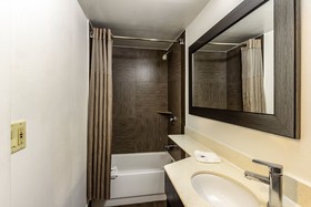 Motel 6 Elizabeth - Newark Liberty International Airport