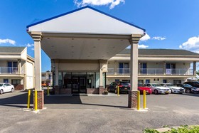Motel 6 Elizabeth - Newark Liberty International Airport