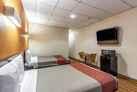 Motel 6 Elizabeth - Newark Liberty International Airport