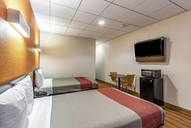 Motel 6 Elizabeth - Newark Liberty International Airport