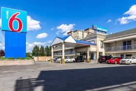 Motel 6 Elizabeth - Newark Liberty International Airport