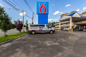 Motel 6 Elizabeth - Newark Liberty International Airport