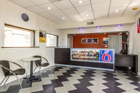 Motel 6 Elizabeth - Newark Liberty International Airport
