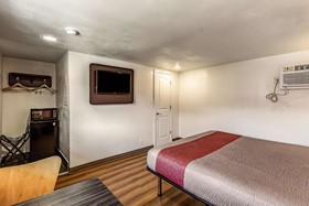 Motel 6 Elizabeth - Newark Liberty International Airport