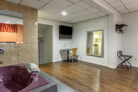 Motel 6 Elizabeth - Newark Liberty International Airport