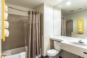 Motel 6 Elizabeth - Newark Liberty International Airport