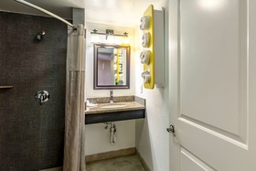 Motel 6 Elizabeth - Newark Liberty International Airport