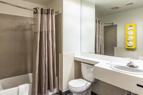 Motel 6 Elizabeth - Newark Liberty International Airport