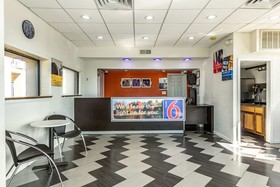 Motel 6 Elizabeth - Newark Liberty International Airport