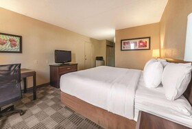Ramada by Wyndham Fairfield NJ