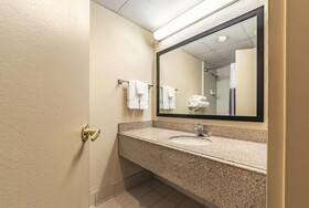 Ramada by Wyndham Fairfield NJ