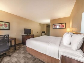 Ramada by Wyndham Fairfield NJ
