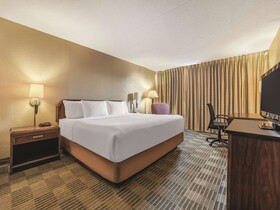 Ramada by Wyndham Fairfield NJ