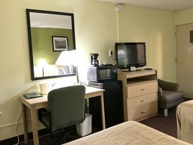 Super 8 by Wyndham Gloucester
