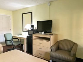 Super 8 by Wyndham Gloucester