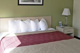 Super 8 by Wyndham Gloucester