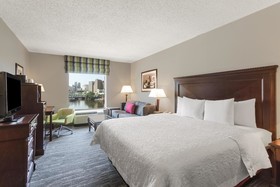 Hampton Inn & Suites Newark Harrison Riverwalk