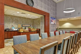 Hampton Inn & Suites Newark Harrison Riverwalk
