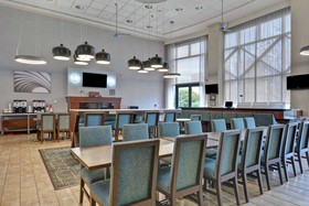 Hampton Inn & Suites Newark Harrison Riverwalk