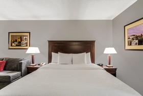 Hampton Inn & Suites Newark Harrison Riverwalk