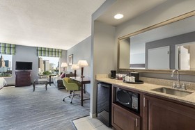 Hampton Inn & Suites Newark Harrison Riverwalk
