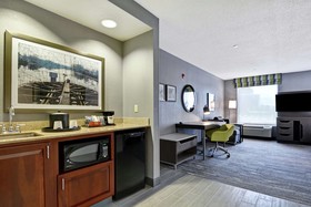 Hampton Inn & Suites Newark Harrison Riverwalk