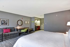 Hampton Inn & Suites Newark Harrison Riverwalk