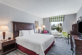 Hampton Inn & Suites Newark Harrison Riverwalk