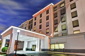 Hampton Inn & Suites Newark Harrison Riverwalk
