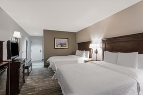 Hampton Inn & Suites Newark Harrison Riverwalk
