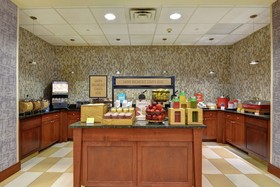 Hampton Inn & Suites Newark Harrison Riverwalk