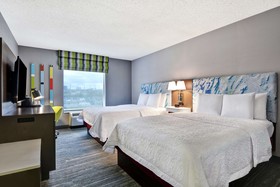 Hampton Inn & Suites Newark Harrison Riverwalk