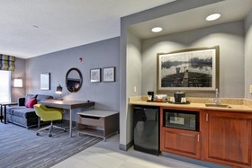 Hampton Inn & Suites Newark Harrison Riverwalk