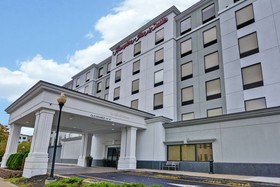 Hampton Inn & Suites Newark Harrison Riverwalk