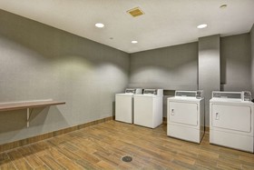 Hampton Inn & Suites Newark Harrison Riverwalk
