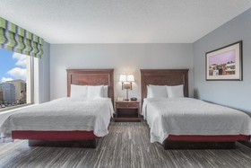 Hampton Inn & Suites Newark Harrison Riverwalk