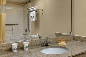 Days Inn by Wyndham Hillsborough