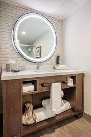 DoubleTree by Hilton Monroe Township Cranbury