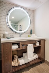 DoubleTree by Hilton Monroe Township Cranbury