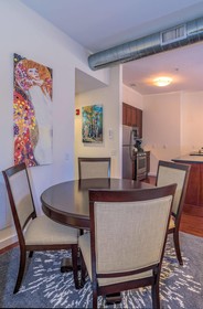 Deedee's Hideaway On Grove