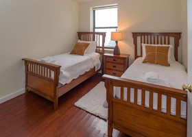 Deedee's Hideaway On Grove