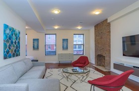 Deedee's Hideaway On Grove