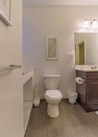 Deedee's Hideaway On Grove