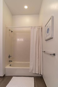 Deedee's Hideaway On Grove