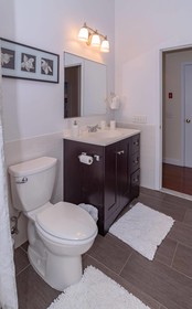 Deedee's Hideaway On Grove